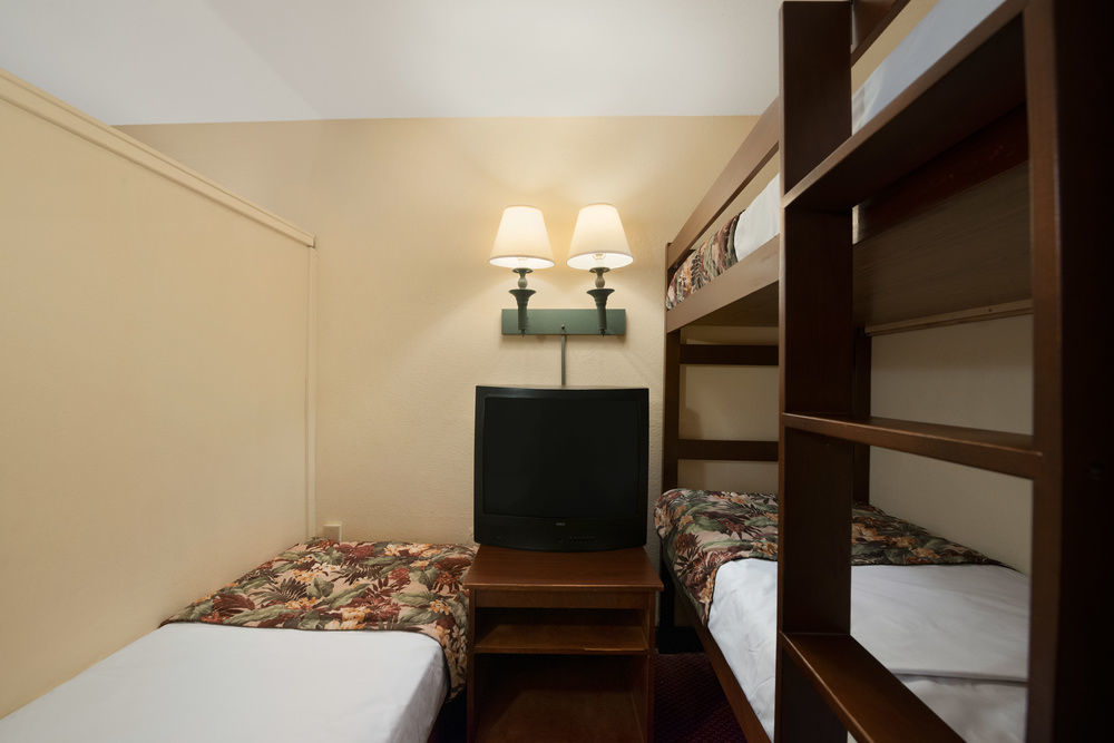 Baymont By Wyndham Celebration Hotel
