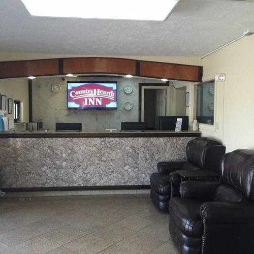 Country Hearth Inn- Motel 2*