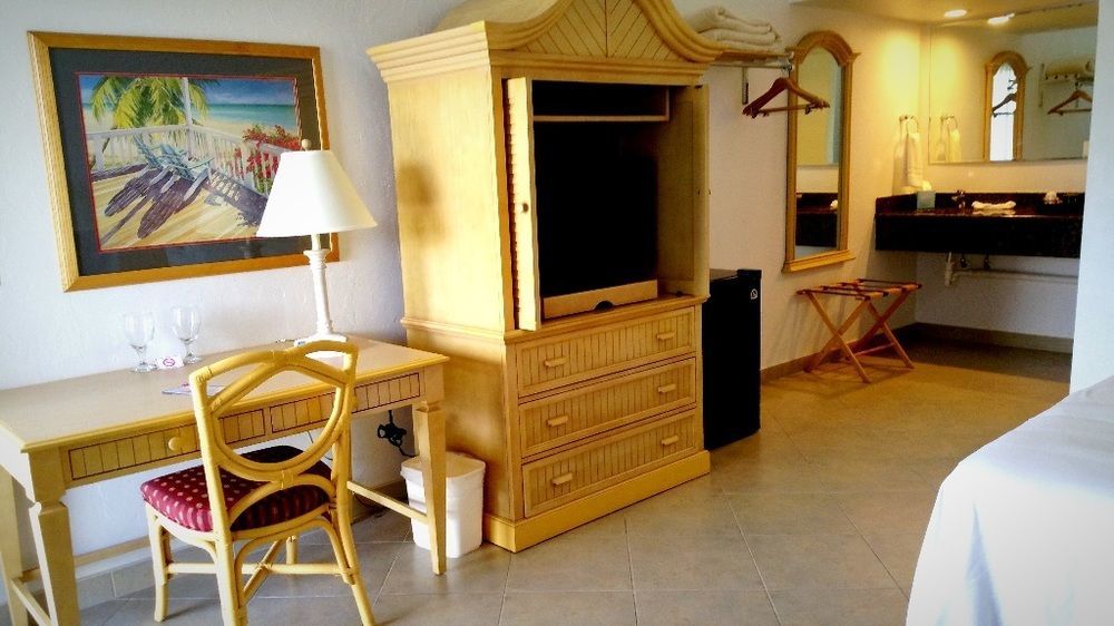 Dolphin Key - Resort Cape Coral