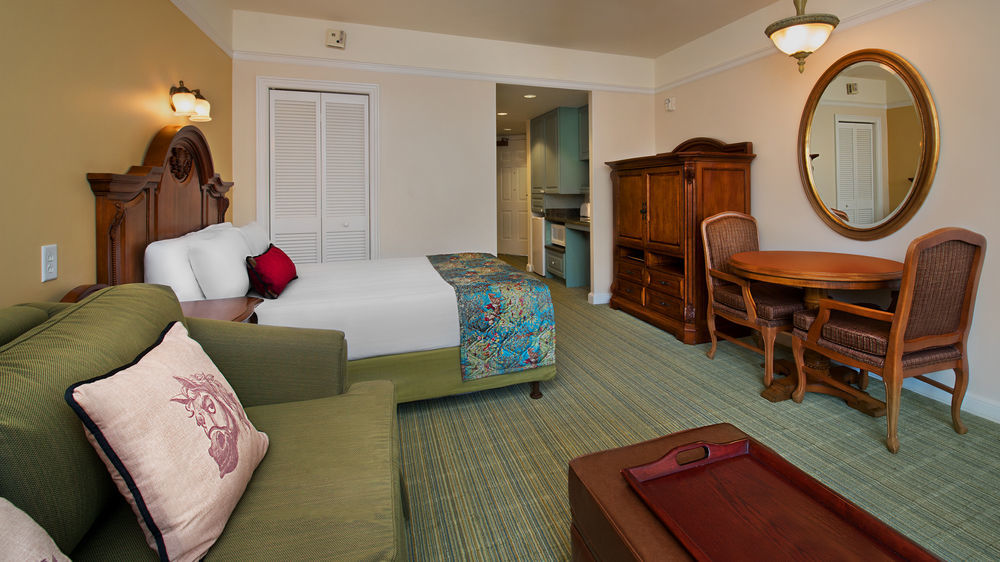 Disney's Saratoga Springs & Hotel Lake Buena Vista