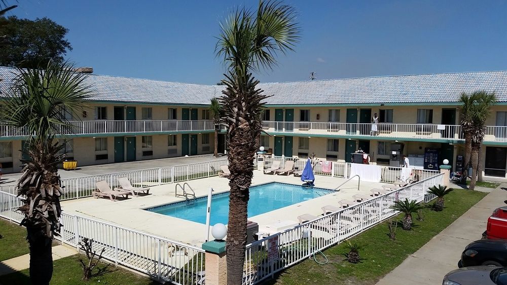 Hotel Coconut Grove Motor Upper Grand Lagoon
