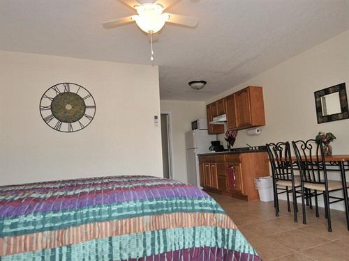 Motel Latitude 26 Waterfront And Marina 3*