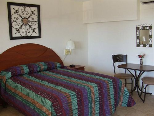 Motel Latitude 26 Waterfront And Marina