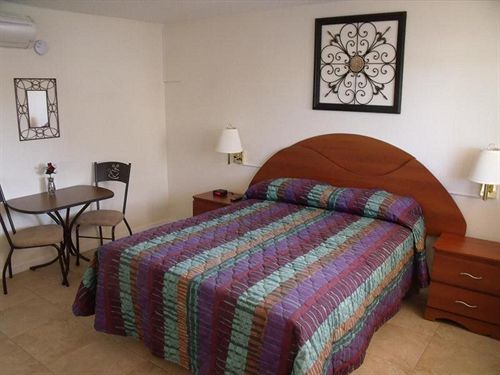 Latitude 26 Waterfront And Marina Motel