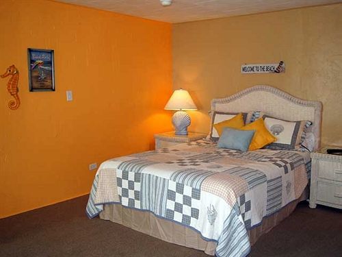 Hideaway Village Motel