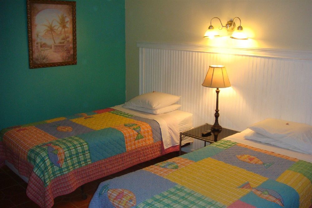 Palm Breeze Hotel Motel 3*