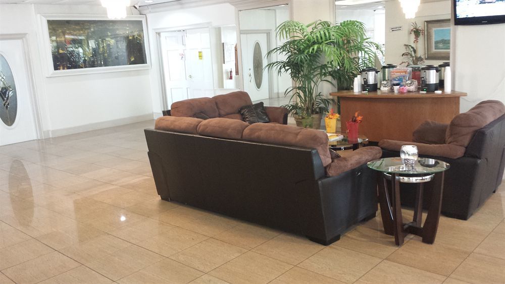 Days By Wyndham St. Petersburg / Tampa Bay Area Motel