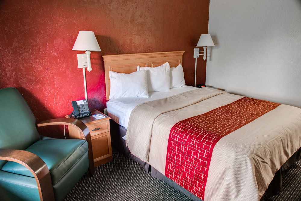 Motel Red Roof Tampa Bay - 2*