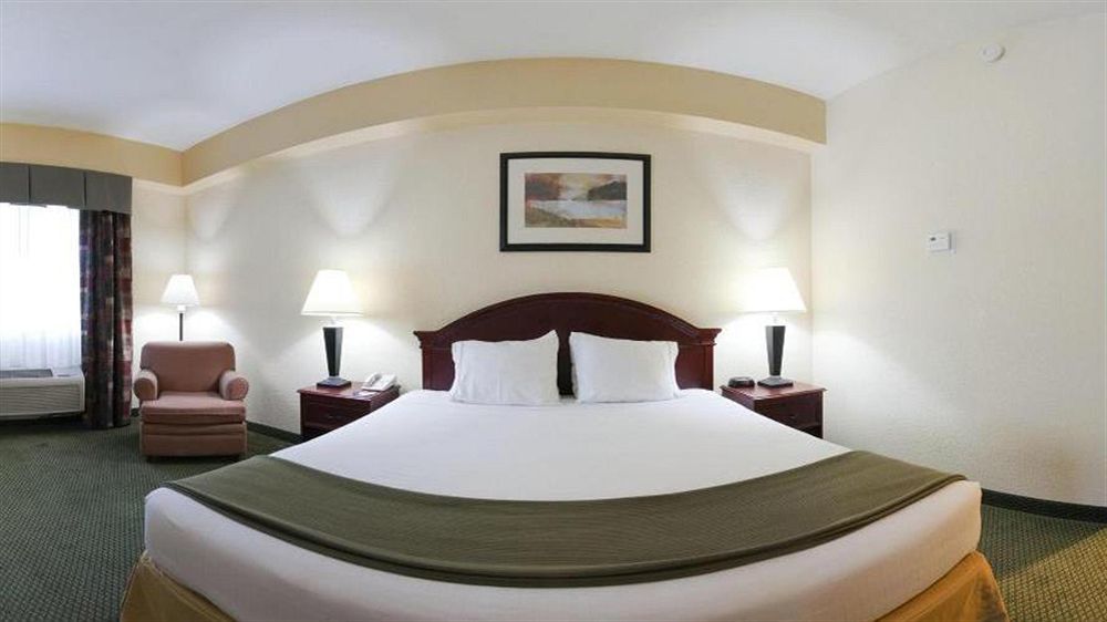 Express West Palm Metrocentre By Ihg Inn 3*
