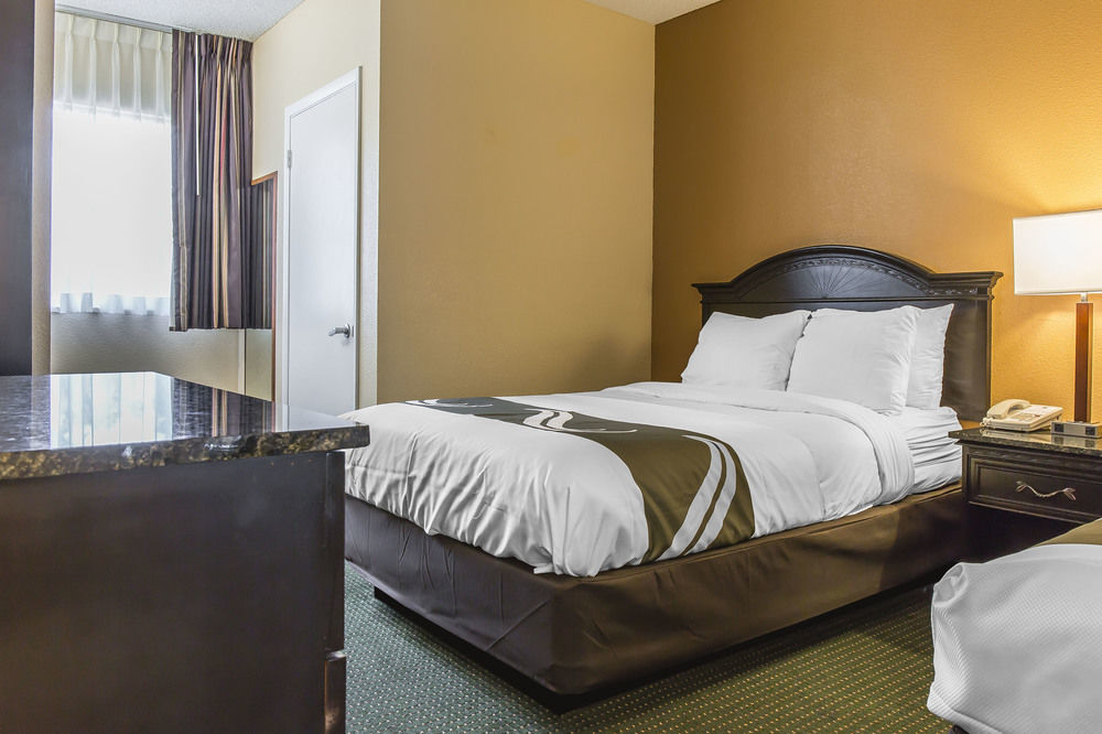 Daskk Near Universal Blvd, Ascend Collection 3*