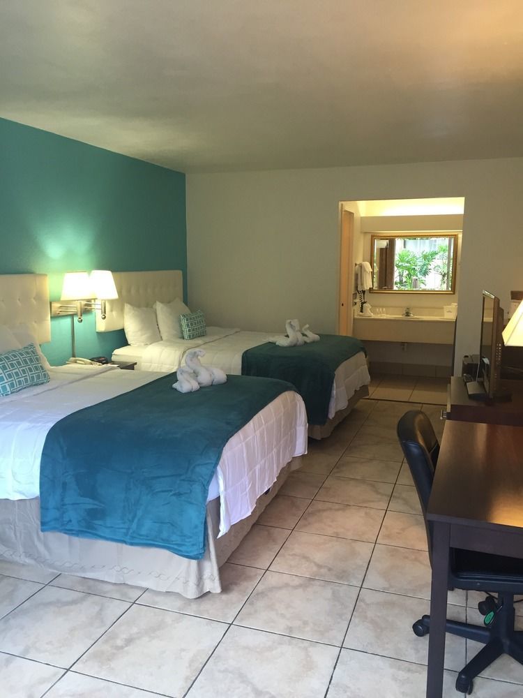 Howard Johnson By Wyndham