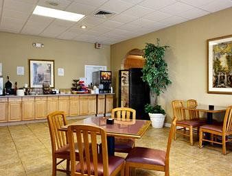 Howard Johnson By Wyndham