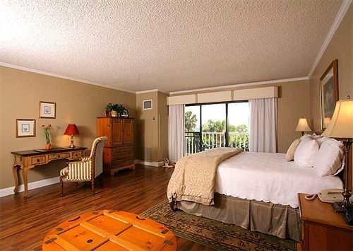 Hotel At Cocoa 3*