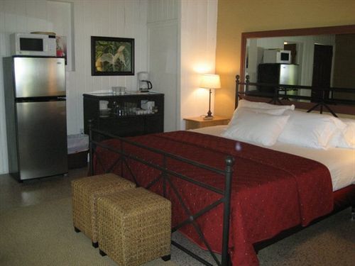Inn Parrot Nest 2*
