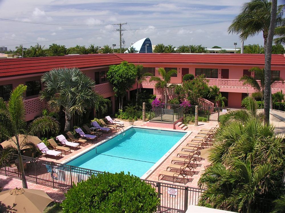 Hotel Away 3*