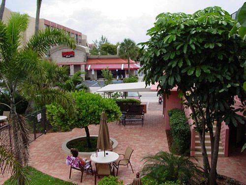 Away Hotel Lauderdale-by-the-Sea