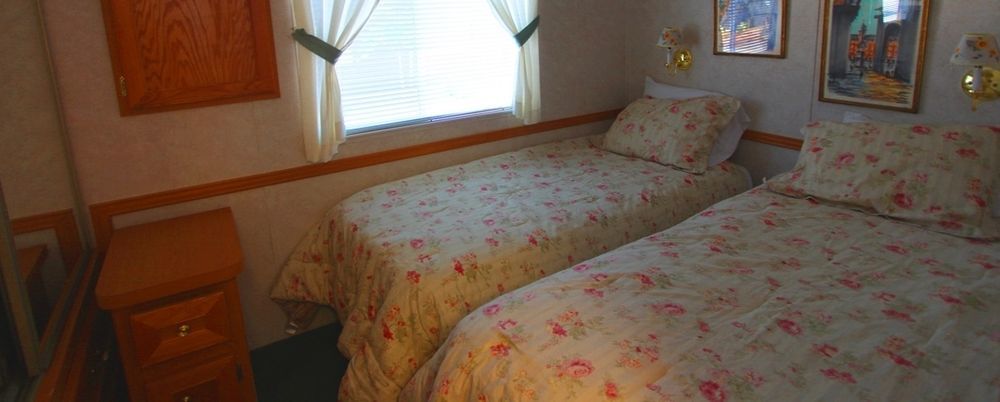 Road Runner Travel - Caravan Park
