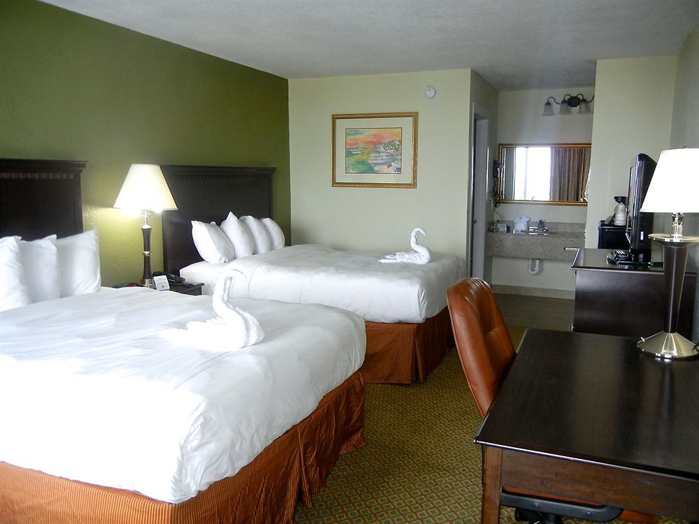 Hotel Baymont By Wyndham Panama 2*