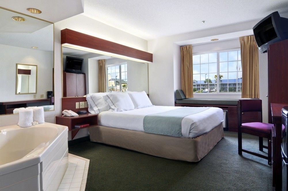 Microtel & Hotel Marianna