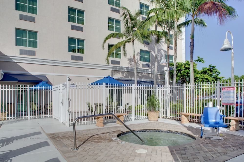 Hotel Express & Miami By Ihg Kendall