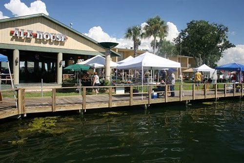 The Port And Marina Hotel