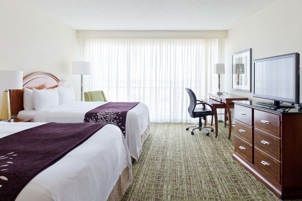 Airport Marriott Hotel 4*
