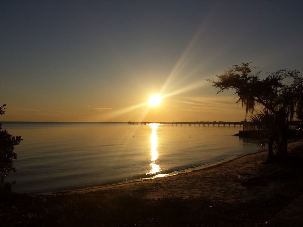 Tropical Bay Extend A Suites Motel 2*