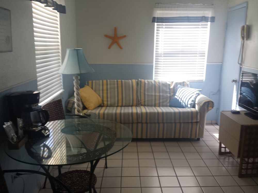 Tropical Bay Extend A Suites Motel 2*