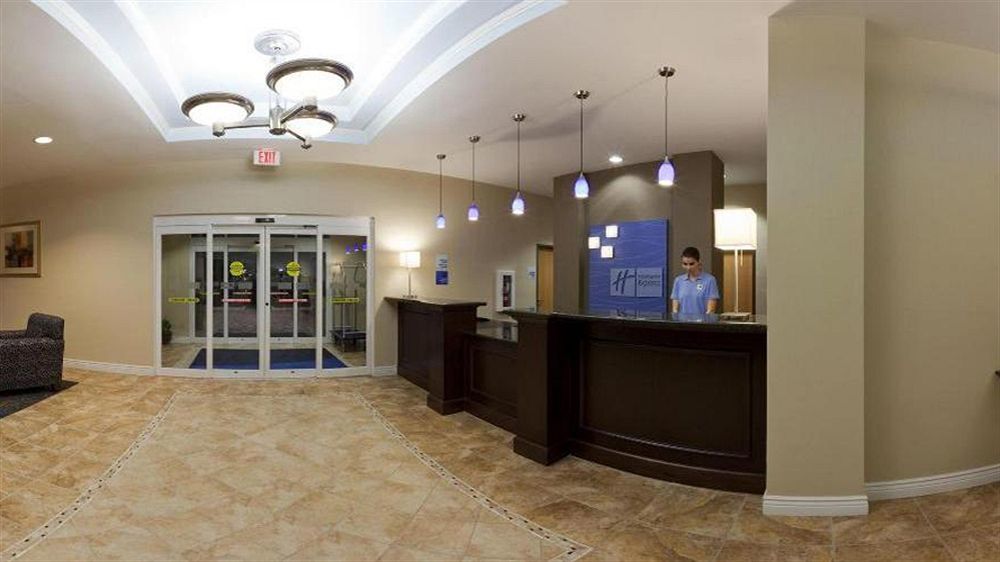 Express Wales North-winter Haven By Ihg Hotel