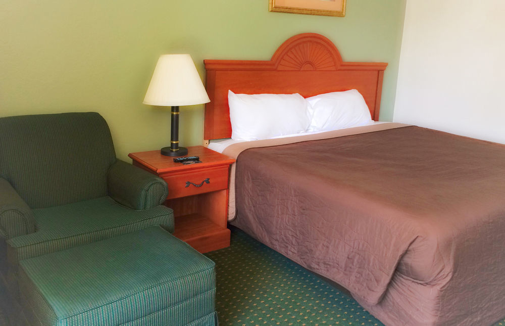 - Hotel Bartow