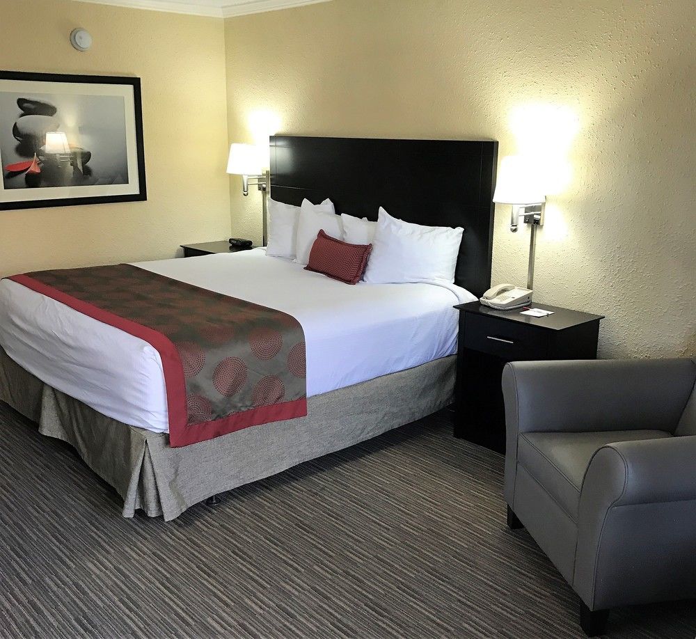 Ramada By Wyndham & Conference Center Hotel Jacksonville