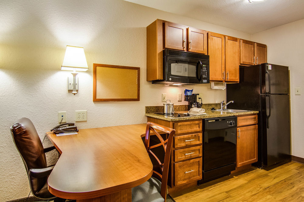 Candlewood East Merril Road By Ihg Hotel