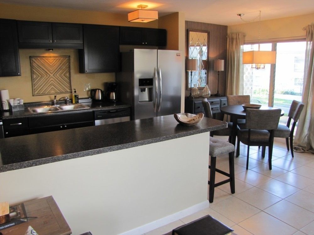 Eight Wilton Flats 3*