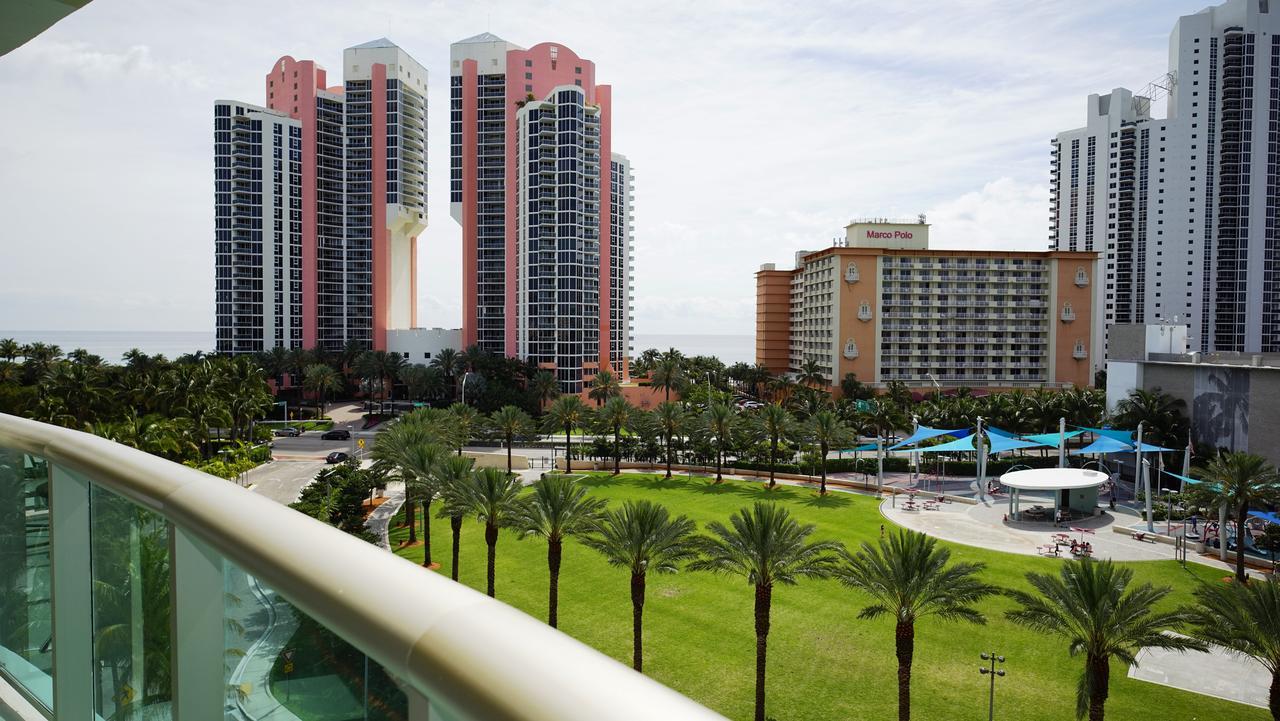 Beautiful Furnished 1b/1,5 Apt With Ocean View! * Sunny Isles Beach