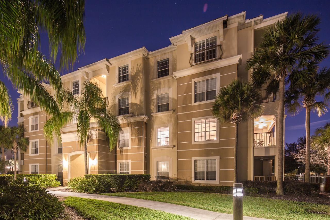 Fantastic Vista Cay: Luxury Poolside Near Theme Parks & Convention Center Holiday home