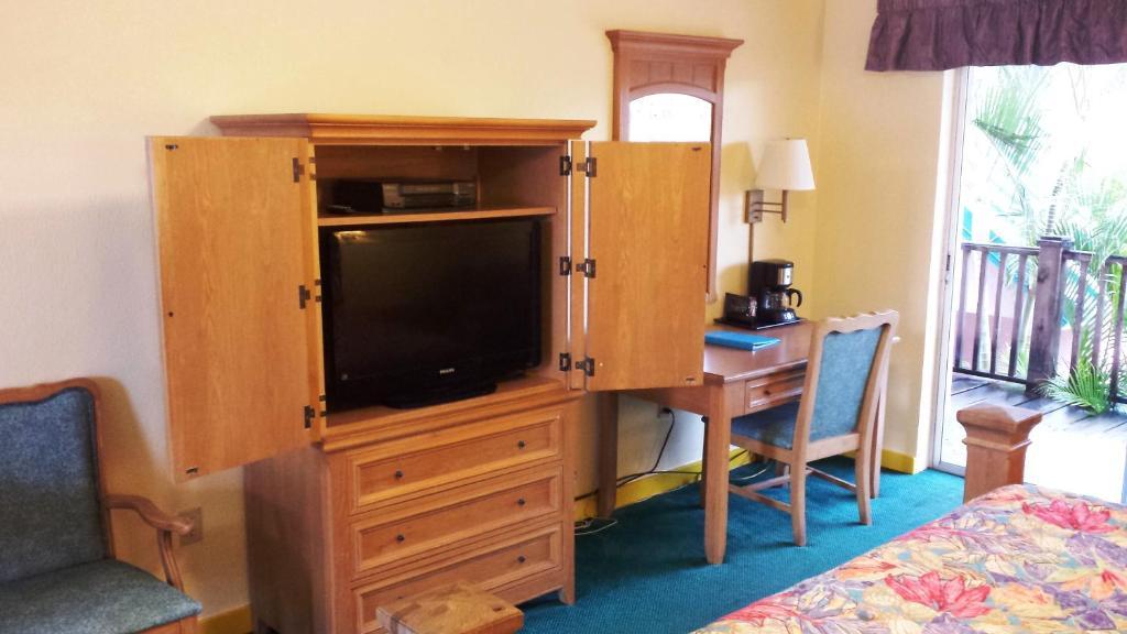 Motel By The Beach - Cocoa Beach