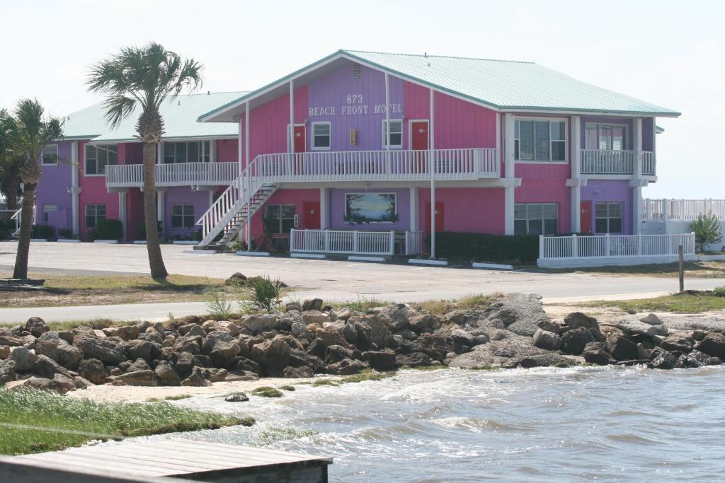 Beach Front 2* Cedar Key
