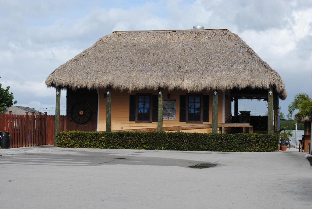 Dockside & Resort