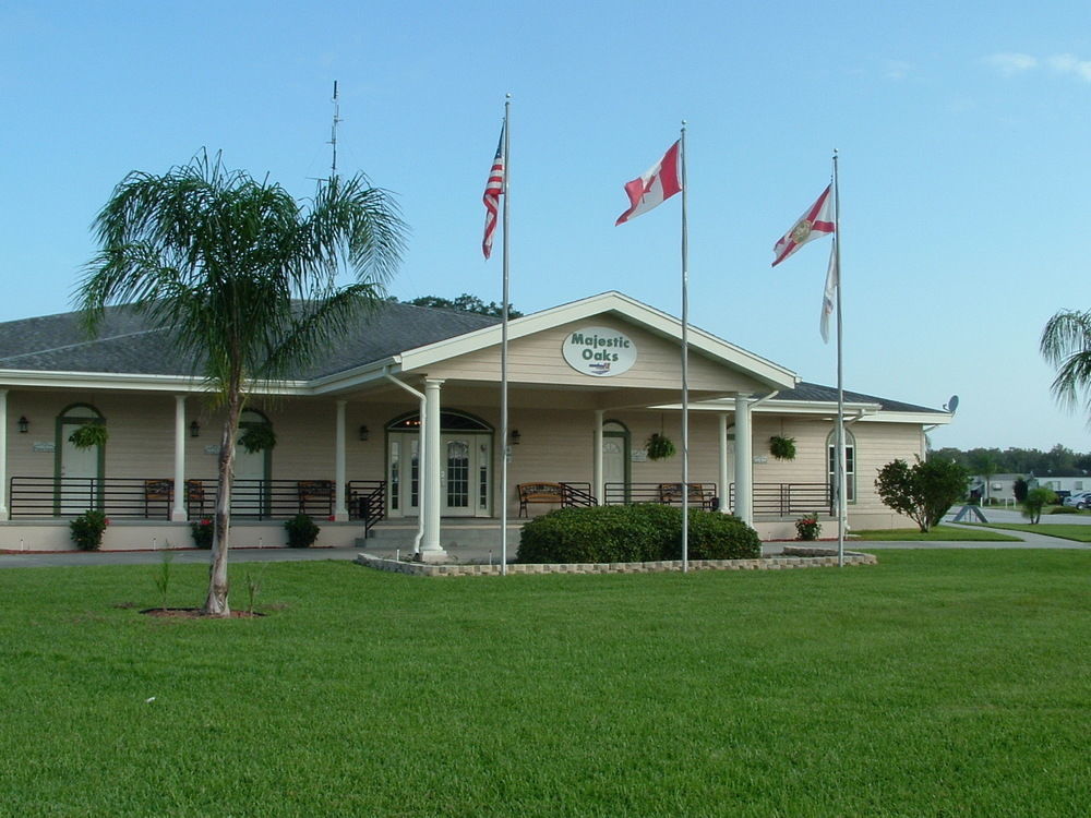 Campsite Majestic Oaks Rv Zephyrhills