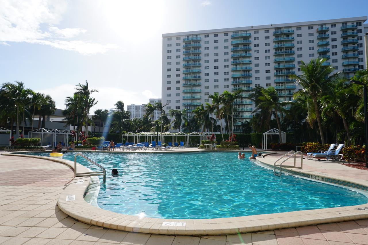 Sunny Isles Apartment *