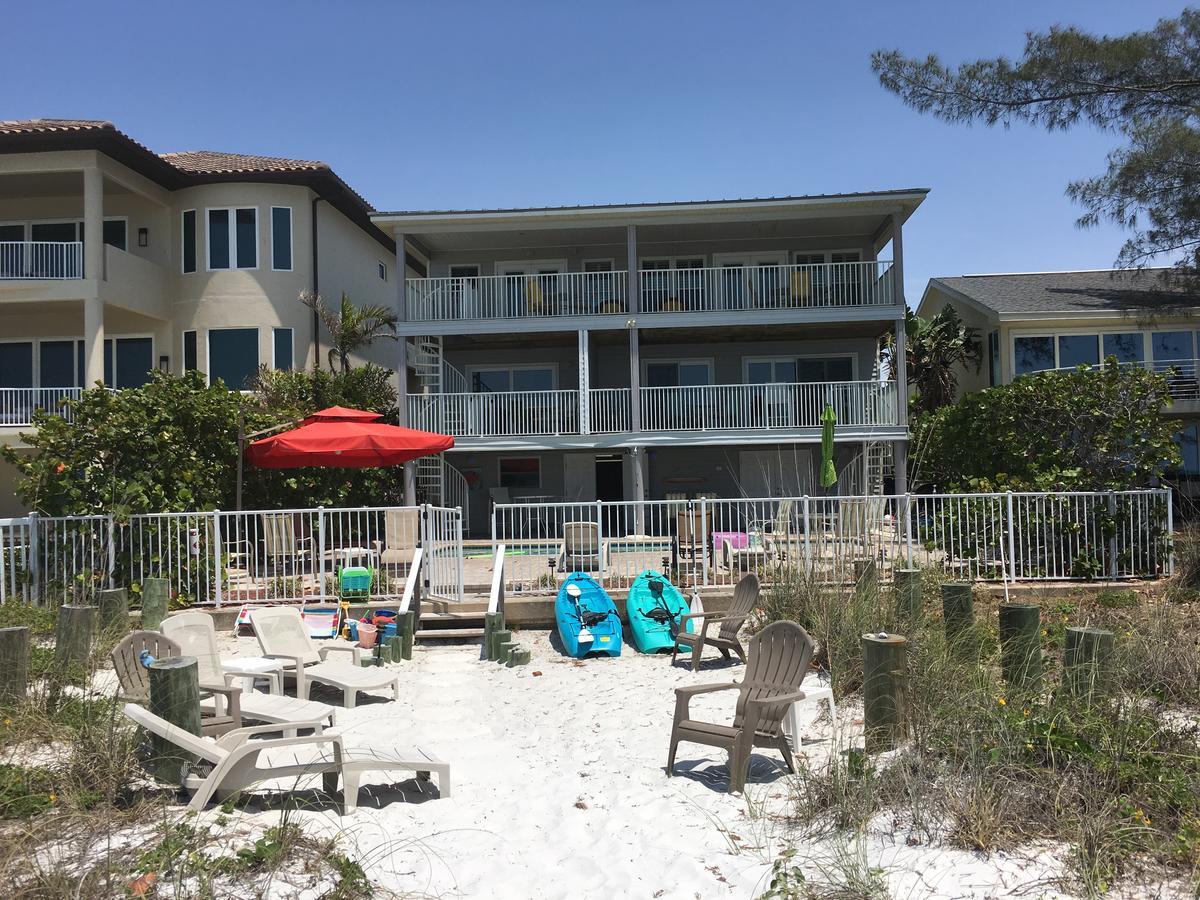 Joyce's Beachfront 3 *