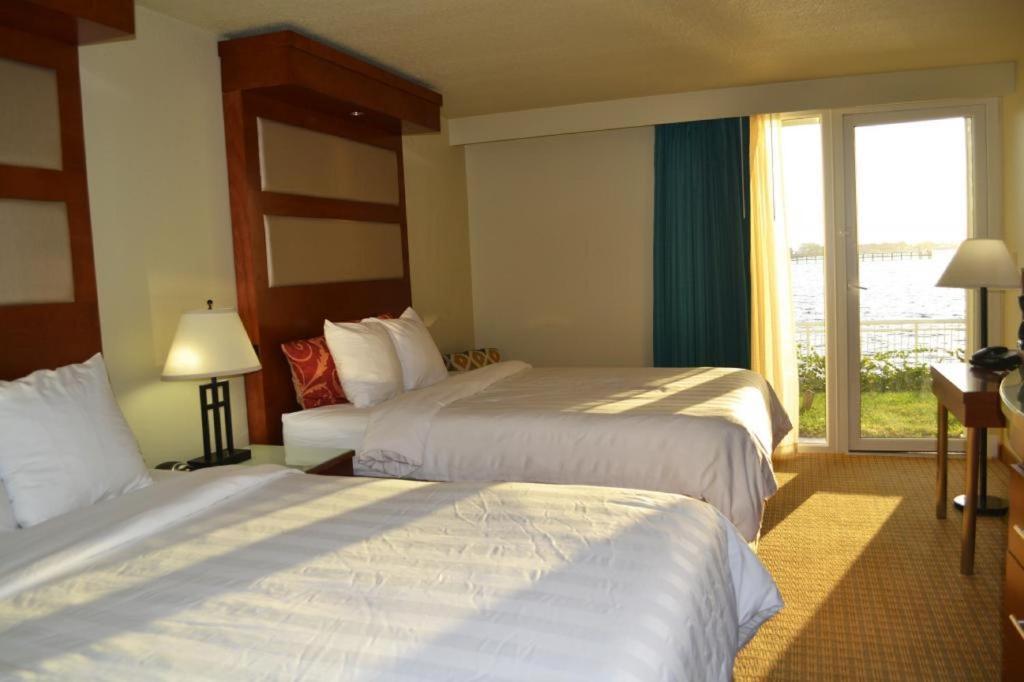Waterfront & Hotel 3*