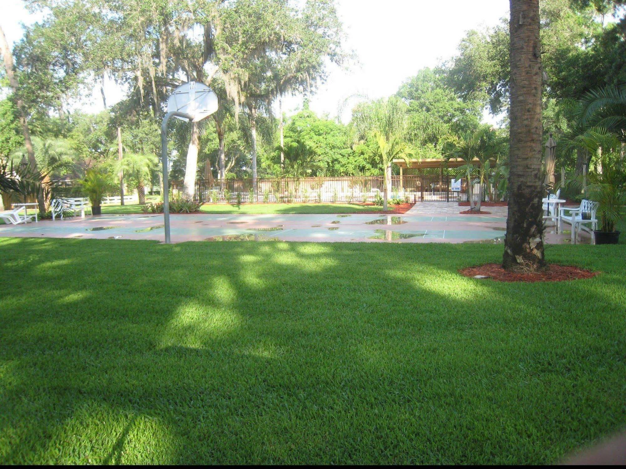 Resort Tropical Marina & On Beresford DeLand