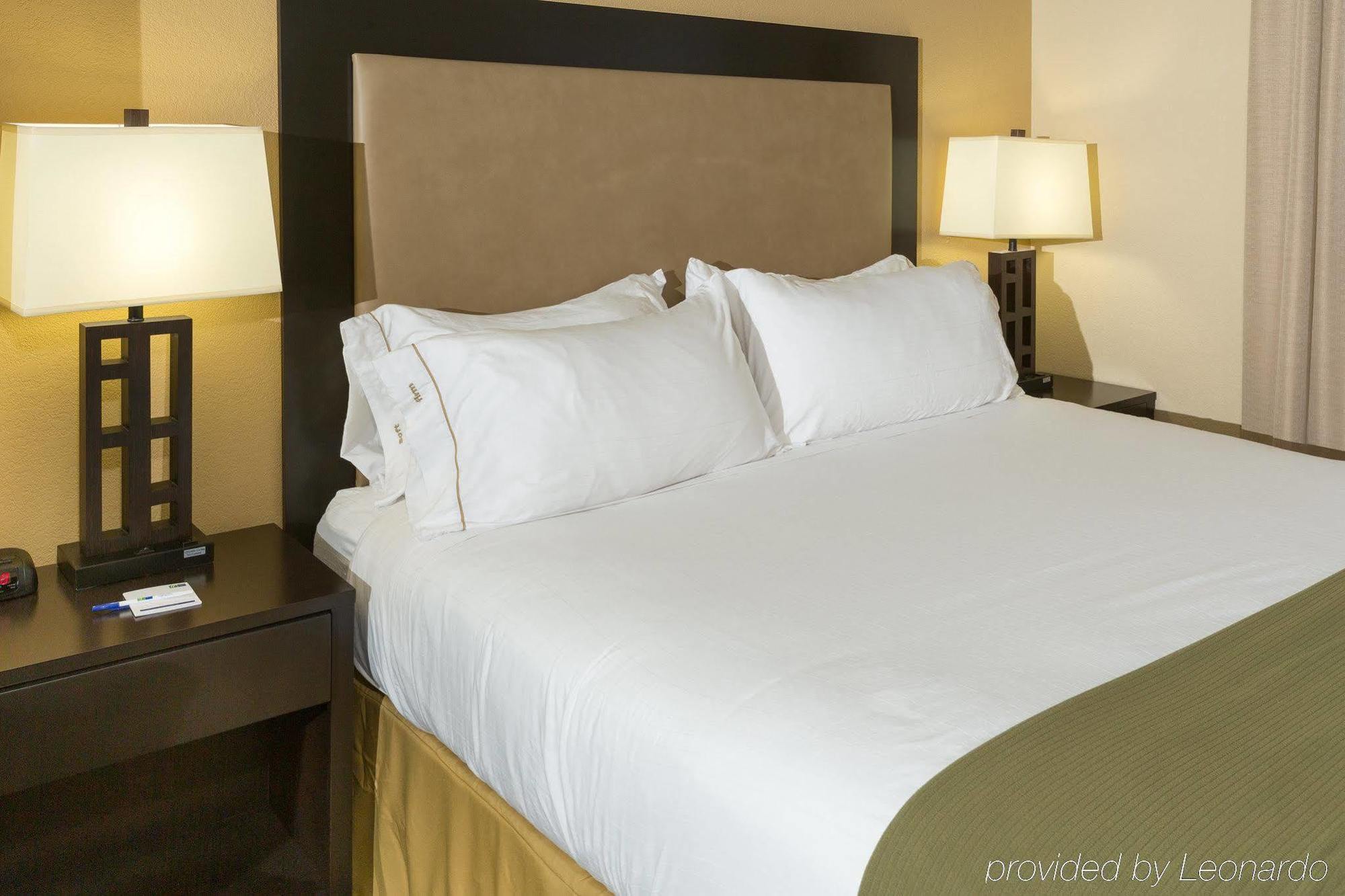Hotel Express & Airport By Ihg 3*