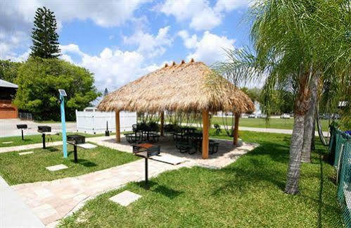 Motel Hideaway Village