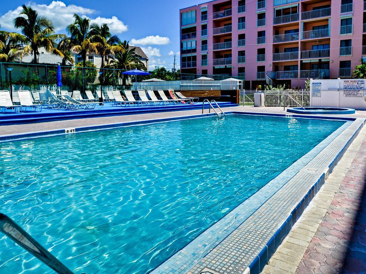 Reef Club 301 *