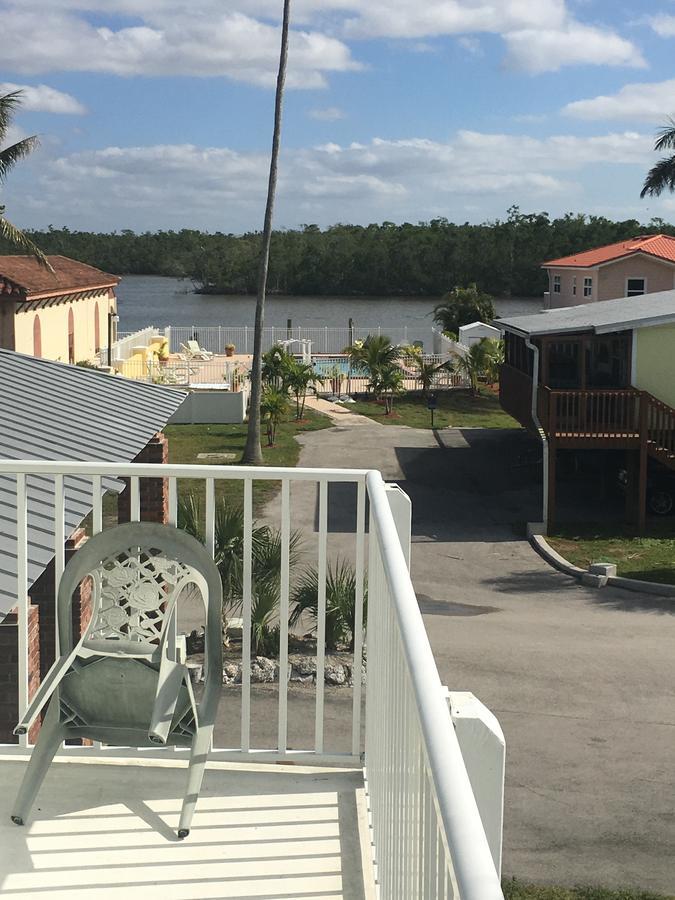 Captain's Table By Adventures Hotel Everglades City
