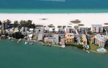 Westwinds Waterfront Aparthotel 3*