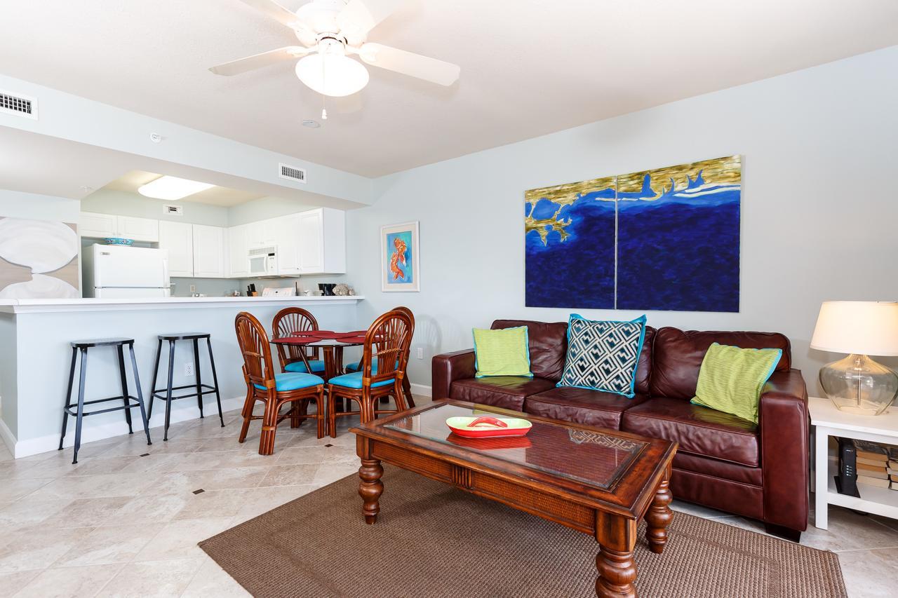 Apartment Pelican Isle 202 *