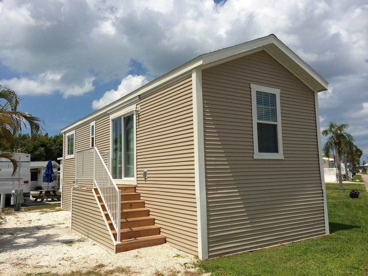 Fort Myers Beach Two-bedroom Park Model 4 * Harlem Heights